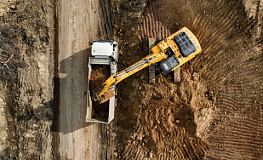 «Отсыпаем земполотно будущей трассы»: дорожники приступили к основному этапу реконструкции дороги вблизи Зыково